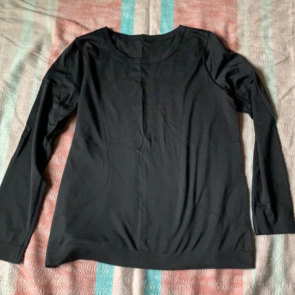 Relaxed long sleeve swiftly in black, size 10